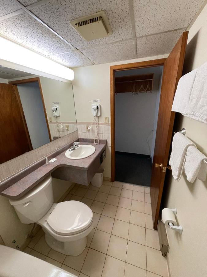 6032 Persepolis Inn Niagara Bagian luar foto
