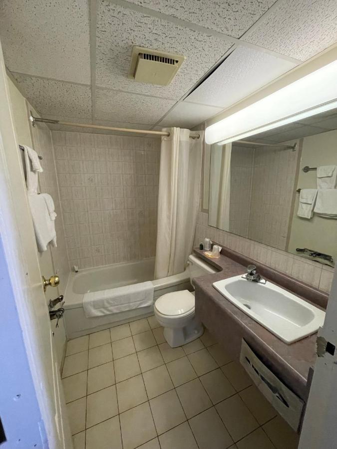 6032 Persepolis Inn Niagara Bagian luar foto
